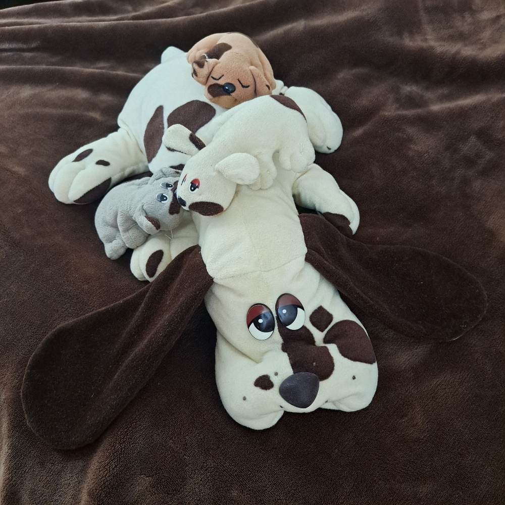 1984 Mommy Pound Puppies with 3 babies